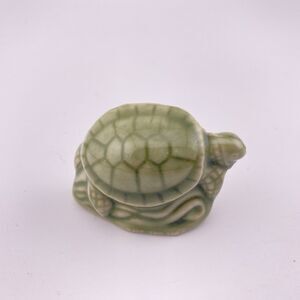 Vintage 1990s Green Sea Turtle figurine from the Wade Whimsies North American